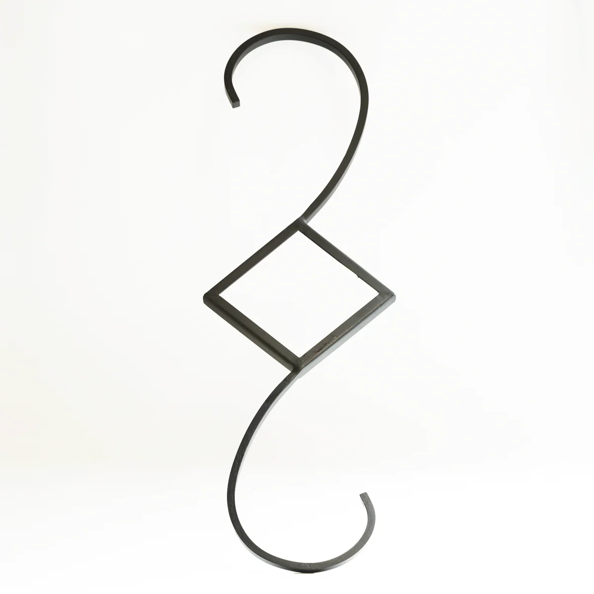 32" GARDEN HOOK  w/6.5 SQ CENT